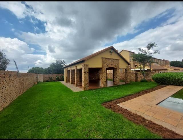 2 BEDROOM APARTMENT FOR SALE IN HALFWAY GARDENS